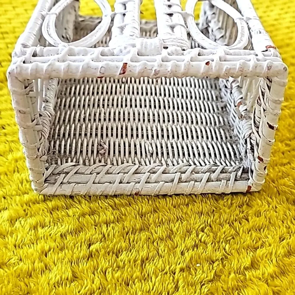Vintage Rattan Wicker White Tissue Box Holder Home Decor Coastal 10